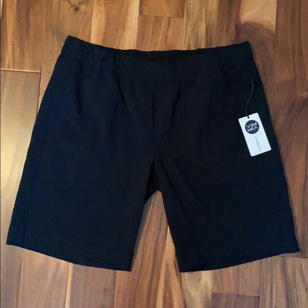 VIMMIA SHORTS WITH ZIPPER POCKETS